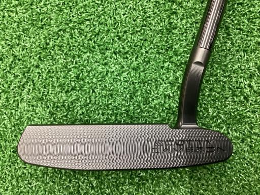 ＳＣＯＴＴＹ　ＣＡＭＥＲＯＮ　Ｂ３　ＴＲＩＰＬＥ　ＢＬＡＣＫ　ＤＥＳＩＧＮ　ＬＴＤ　ＳＡＮＴＡ　ＦＥ　３４インチ