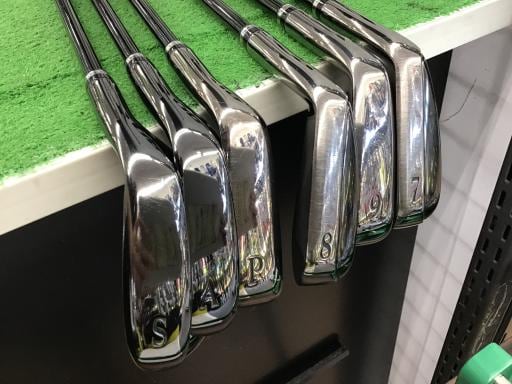 ＭＡＪＥＳＴＹ　ＰＲＥＳＴＩＧＩＯ　ＸＩＩＩ　ブラック　６Ｓ