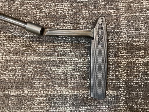 ＳＣＯＴＴＹ　ＣＡＭＥＲＯＮ　Ｂ３　ＴＲＩＰＬＥ　ＢＬＡＣＫ　ＤＥＳＩＧＮ　ＬＴＤ　ＮＥＷＰＯＲＴ　２　ＬＮ　３４インチ