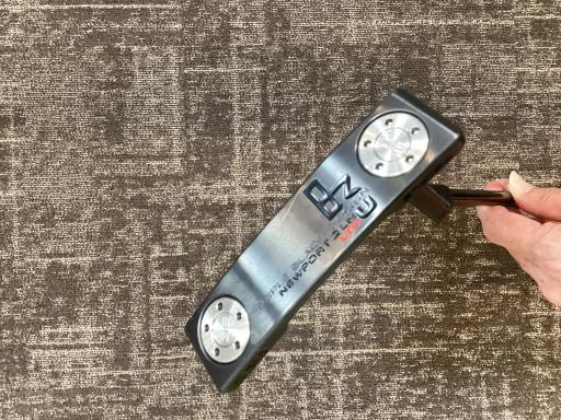 ＳＣＯＴＴＹ　ＣＡＭＥＲＯＮ　Ｂ３　ＴＲＩＰＬＥ　ＢＬＡＣＫ　ＤＥＳＩＧＮ　ＬＴＤ　ＮＥＷＰＯＲＴ　２　ＬＮ　３４インチ