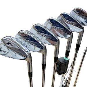 �r�q�h�w�n�m�@�y�X�U�T�@�U�r