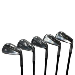 �q�������q���@�q�����@�u�@�u�P�@�U�r