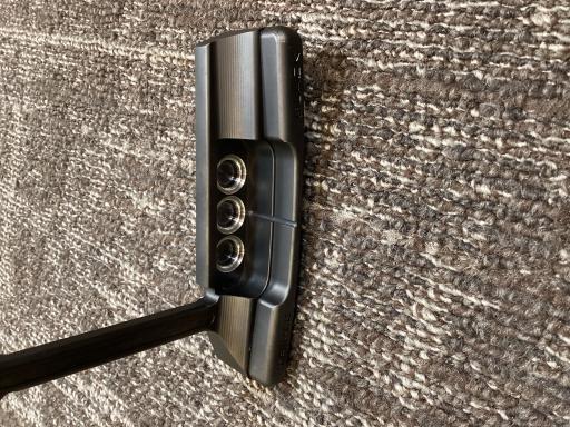 ＳＣＯＴＴＹ　ＣＡＭＥＲＯＮ　Ｂ３　ＴＲＩＰＬＥ　ＢＬＡＣＫ　ＤＥＳＩＧＮ　ＬＴＤ　ＮＥＷＰＯＲＴ　２　ＬＮ　３４インチ